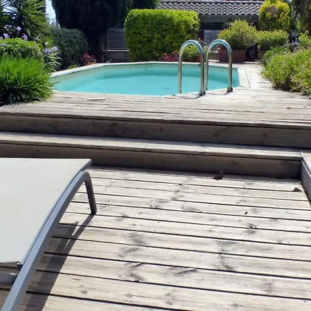 Дом отдыха House With Private Pool Санари-сюр-Мер